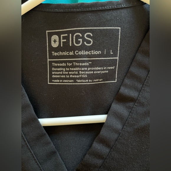 Figs Womens 1 Pocket Catarina Scrub Top in Black Size Large - Picture 4 of 4